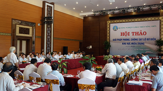 Phòng chống sạt lở bờ biển khu vực miền Trung: Ưu tiên phương pháp phá sóng