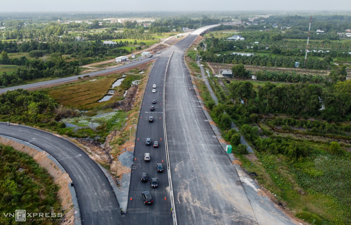 Đường cao tốc và cầu mới được thiết lập để giải tỏa bế tắc ở Đồng bằng sông Cửu Long